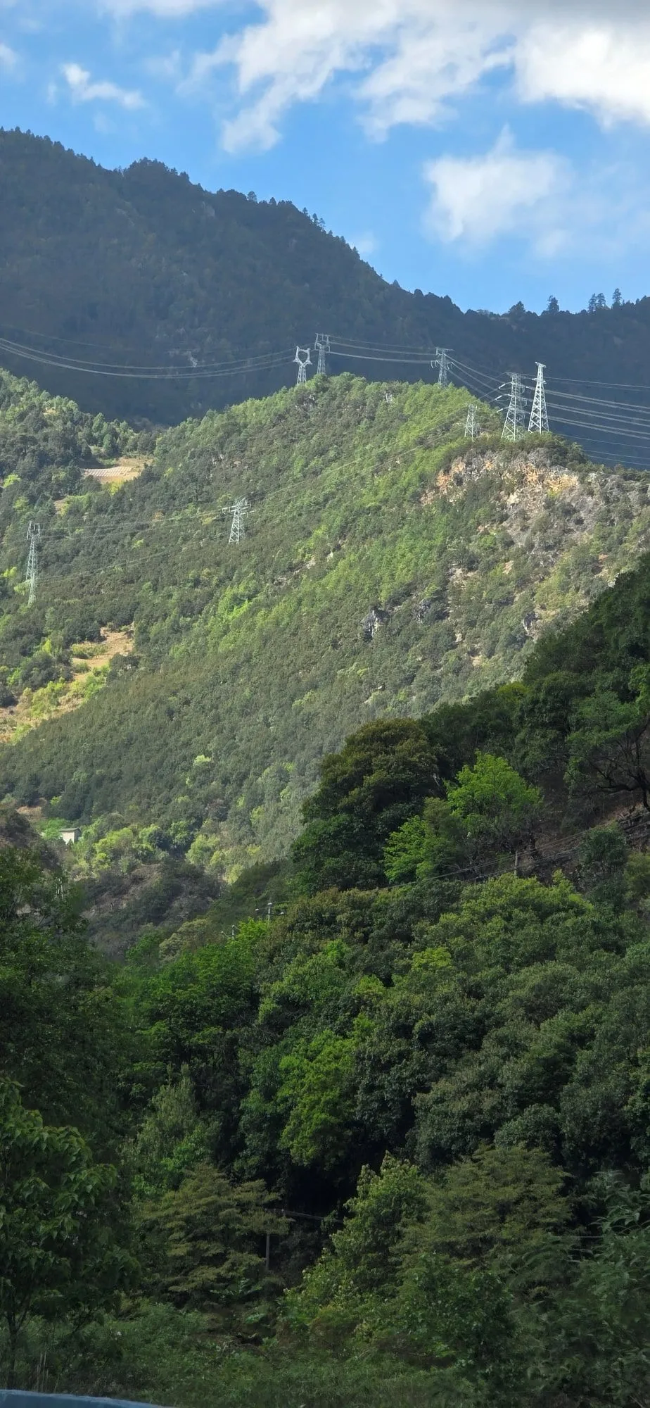 La gorge du Saut du Tigre vue d'en haut, le fleuve serpentant très loin en contrebas